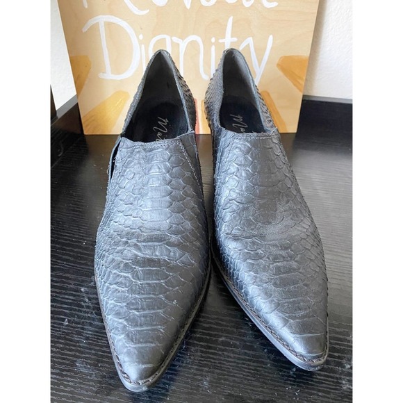 Matisse Madeleine Black Embossed Leather Short Ankle Booties Size 9.5 M - Picture 2 of 10